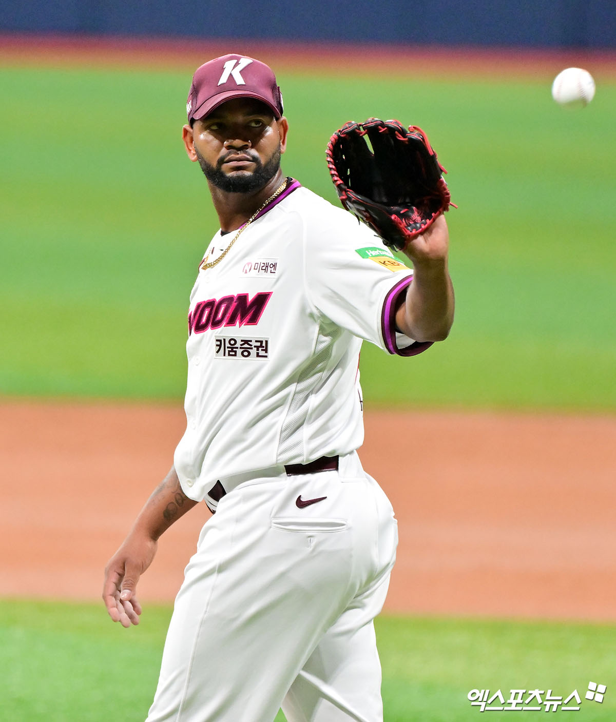 키움 히어로즈 외국인 투수 라울 알칸타라가 1일 서울 고척스카이돔에서 열린 2025 신한 SOL Bank KBO리그 두산 베어스와의 팀 간 8차전에 선발등판, 6이닝 6피안타 1볼넷 1사구 4탈삼진 무실점을 기록했다. 사진 김한준 기자