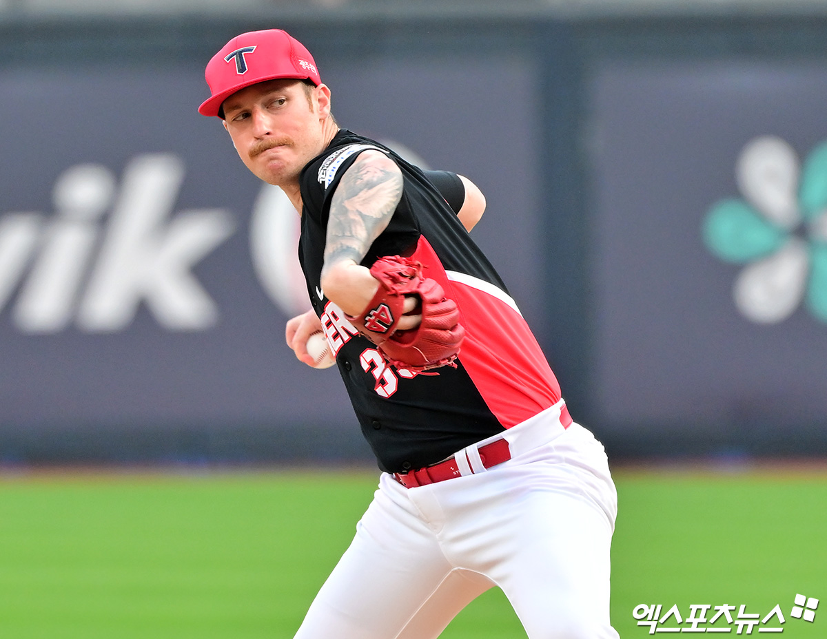 KIA 타이거즈 선발투수 아담 올러가 정규시즌 경기에 선발 등판해 역투하고 있다. 엑스포츠뉴스 DB