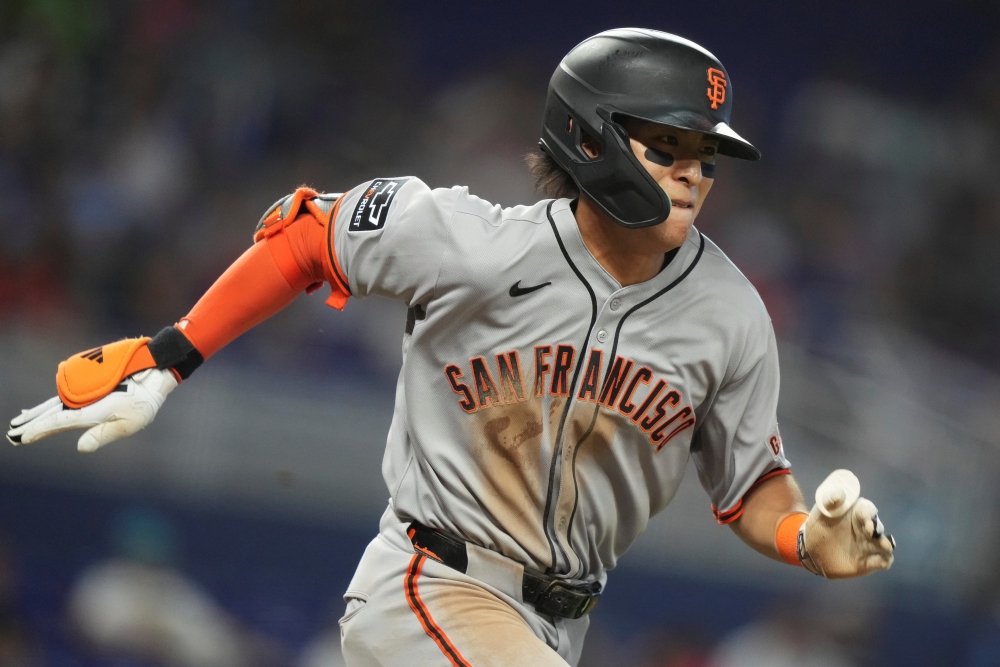 2일 미국 플로리다주 마이애미의 론디포파크에서 열린 2025 미국프로야구 메이저리그 샌프란시스코 자이언츠와 마이애미 말린스의 경기, 샌프란시스코가 4:2로 승리했다. 이정후는 9회말 대수비로 교체 출전해 1이닝을 소화했다. AP 연합뉴스