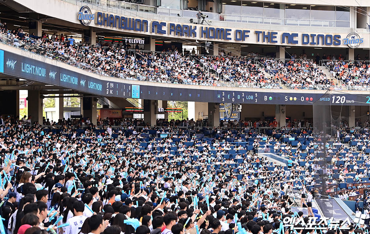 31일 오후 경상남도 창원NC파크에서 열린 '2025 신한 SOL Bank KBO리그' 한화 이글스와 NC 다이노스의 경기, 많은 야구팬들이 구장을 찾아 경기를 관람하고 있다. 엑스포츠뉴스 DB