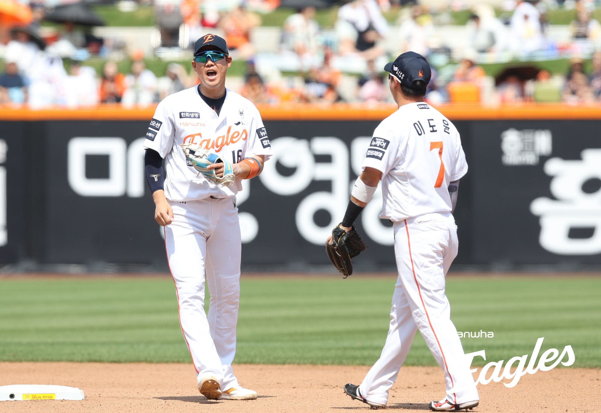 3일 대전 한화생명 볼파크에서 열린 2025 신한 SOL Bank KBO리그 KT 위즈와 한화 이글스의 경기, 한화가 KT에 10-1 대승을 거두고 시즌 전적 35승24패를 만들었다. 한화 하주석은 2안타 2타점으로 팀 승리를 이끌었다. 한화 이글스