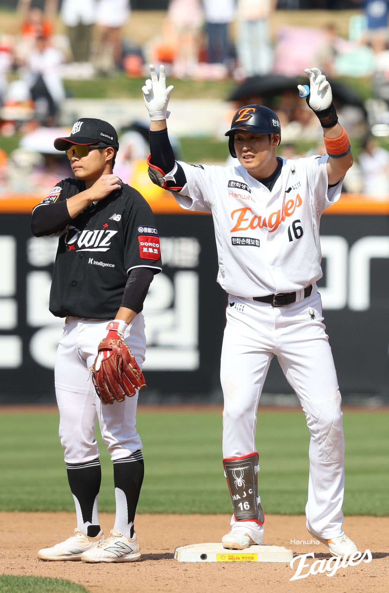 3일 대전 한화생명 볼파크에서 열린 2025 신한 SOL Bank KBO리그 KT 위즈와 한화 이글스의 경기, 한화가 KT에 10-1 대승을 거두고 시즌 전적 35승24패를 만들었다. 한화 하주석은 2안타 2타점으로 팀 승리를 이끌었다. 한화 이글스