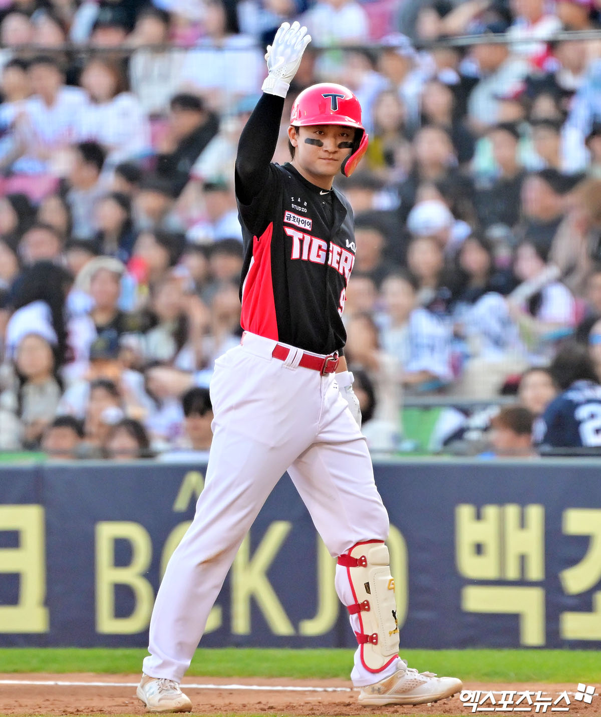 3일 오후 서울 송파구 잠실야구장에서 열린 '2025 신한 SOL Bank KBO리그' KIA 타이거즈와 두산 베어스의 경기, 4회초 2사 1,2루 KIA 윤도현이 1타점 적시타를 날린 후 기뻐하고 있다. 잠실, 김한준 기자