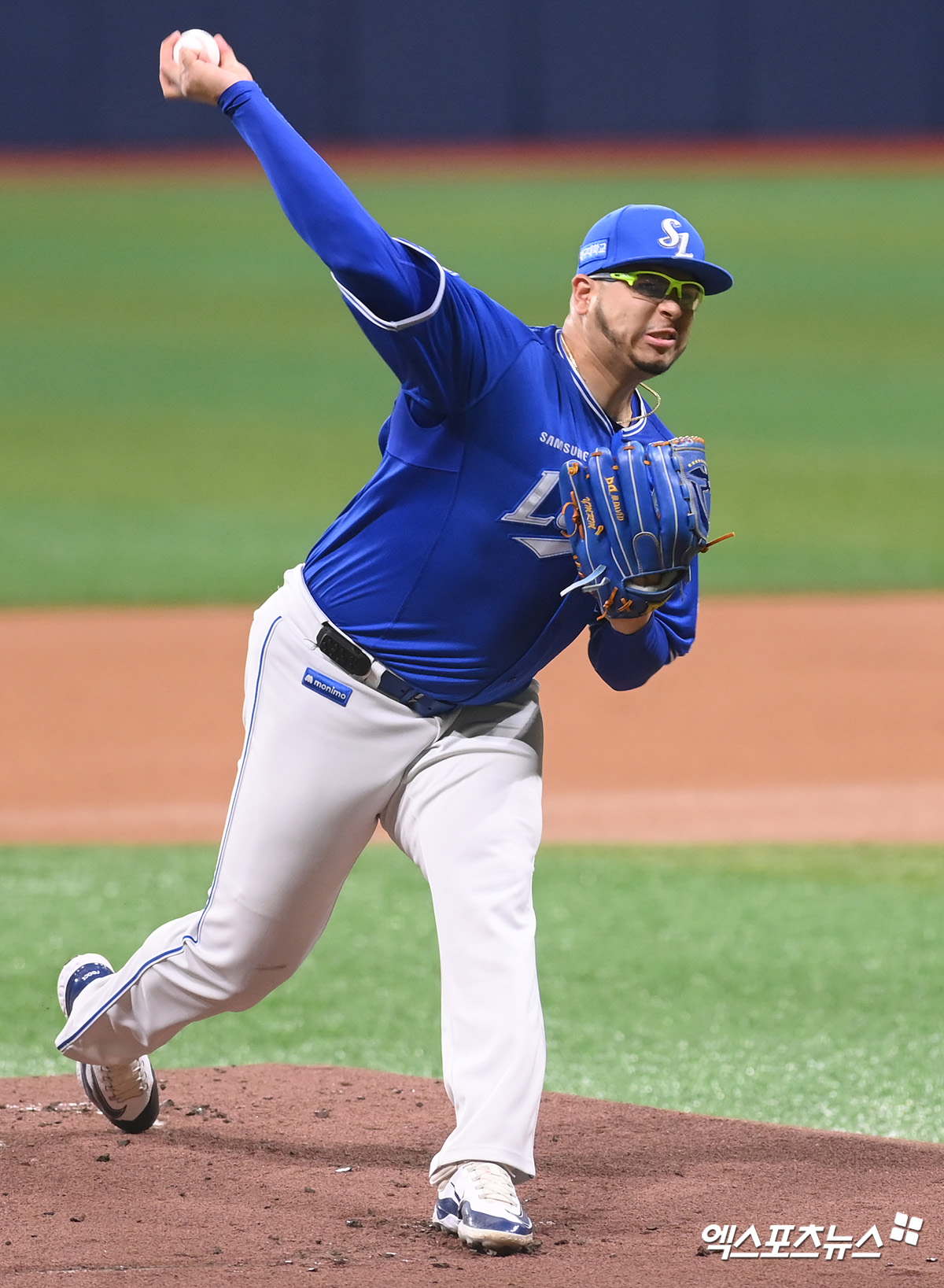21일 오후 서울 구로구 고척스카이돔에서 열린 '2025 신한 SOL Bank KBO리그' 삼성 라이온즈와 키움 히어로즈의 경기, 1회말 삼성 선발투수 후라도가 공을 힘차게 던지고 있다. 엑스포츠뉴스 DB