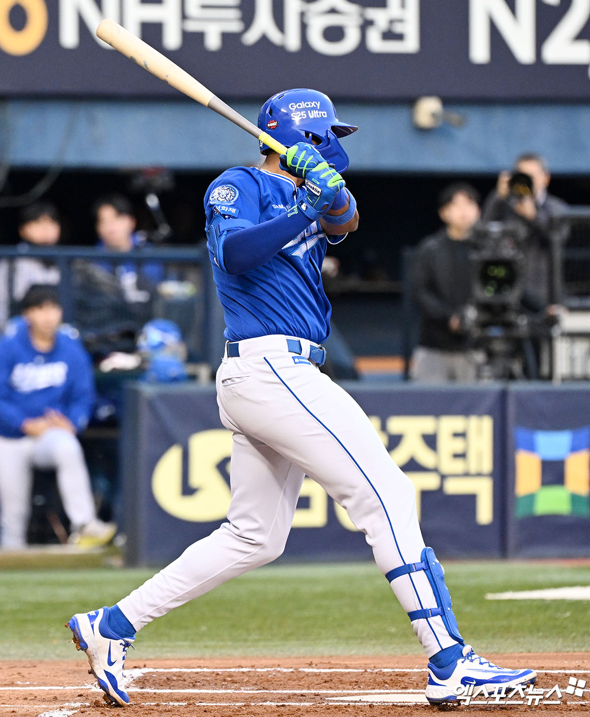16일 오후 서울 송파구 잠실야구장에서 열린 '2025 신한 SOL Bank KBO리그' 삼성 라이온즈와 LG 트윈스의 경기, 1회초 2사 3루 삼성 디아즈가 1타점 적시타를 날리고 있다. 엑스포츠뉴스 DB