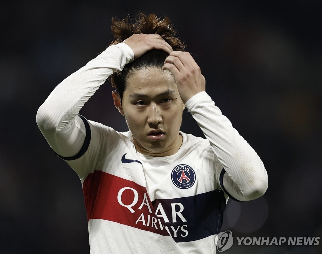 이탈리아 세리에A 챔피언 나폴리가 이강인 영입에 적극적으로 나서고 있다. 이탈리아 언론에 따르면 나폴리는 이강인의 현 소속팀인 프랑스 파리 생제르맹(PSG)의 이적 허가가 떨어지면 이강인, PSG와 본격 접촉해 이적료와 연봉을 조율하고 입단을 성사시킨다는 계획이다. 선임대 후이적 카드도 고려하고 있다. 연합뉴스