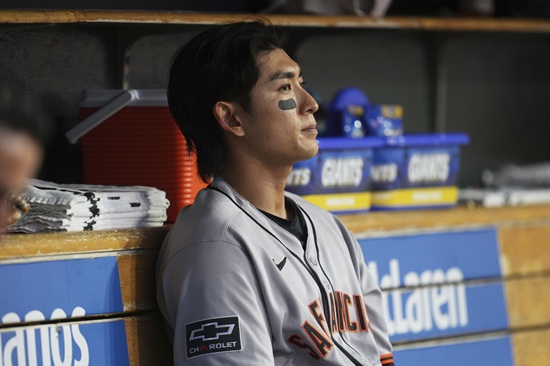 엠엘빗닷컴은 5일 2025년 메이저리그 올스타전 선발 포지션별 후보를 공개했다. 올 시즌 초반 맹활약으로 야구 팬들의 큰 주목을 모았던 이정후도 내셔널리그 외야수 부문 후보에 이름을 올렸다. 이정후는 지난 4일까지 올 시즌 60경기에 출전해 타율 0.269, 63안타, 6홈런, 31타점, 15볼넷, 6도루, 출루율 0.316, 장타율 0.423를 기록했다. 이정후가 포함된 내셔널리그 외야수 부문에서 총 45명의 후보가 세 자리를 놓고 경쟁한다. 연합뉴스