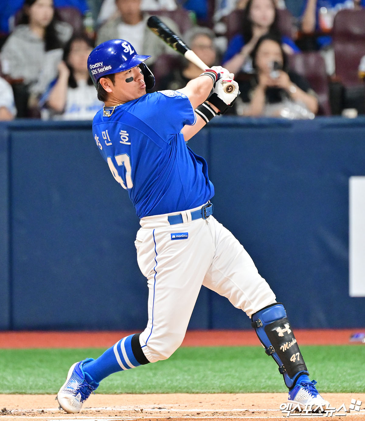 삼성 라이온즈 최고참 강민호가 삼성 라이온즈 캡틴 구자욱이 5일 인천 SSG랜더스필드에서 열리는 2025 신한 SOL Bank KBO리그 SSG 랜더스와 팀 간 8차전에 휴식 차원에서 선발 라인업에서 제외됐다. 사진 엑스포츠뉴스 DB