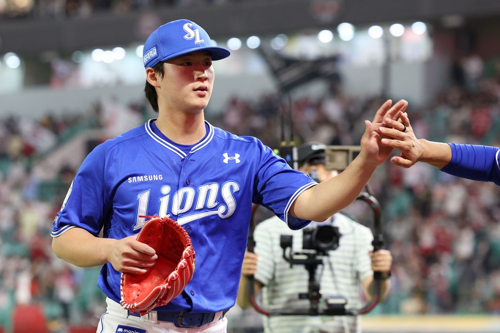 삼성 라이온즈 우완 파이어볼러 이호성이 5일 인천 SSG랜더스필드에서 열린 2025 신한 SOL Bank KBO리그 SSG 랜더스와의 팀 간 9차전에서 2⅓이닝 무실점으로 세이브를 기록, 팀 연패 탈출을 견인했다. 사진 삼성 라이온즈