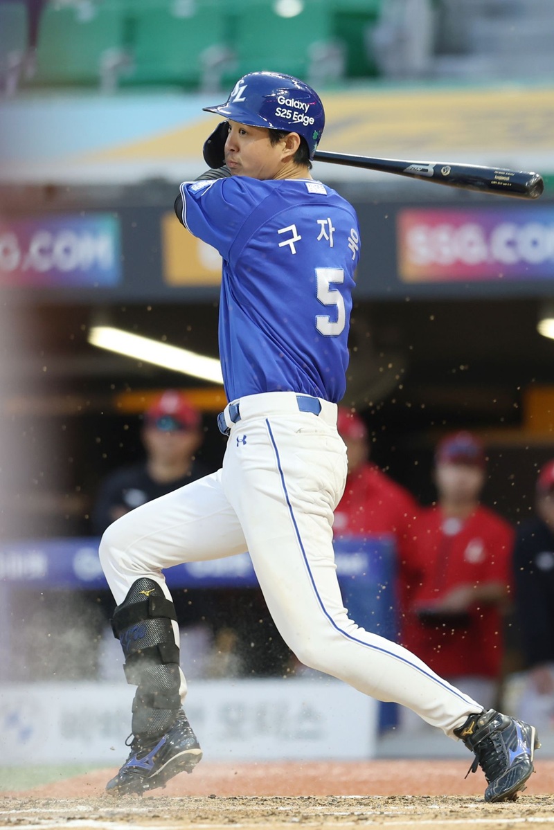 삼성 라이온즈 캡틴 구자욱이 5일 인천 SSG랜더스필드에서 열린 2025 신한 SOL Bank KBO리그 SSG 랜더스와의 팀 간 9차전에서 결승타를 기록, 팀 연패 탈출을 이끌었다. 사진 삼성 라이온즈