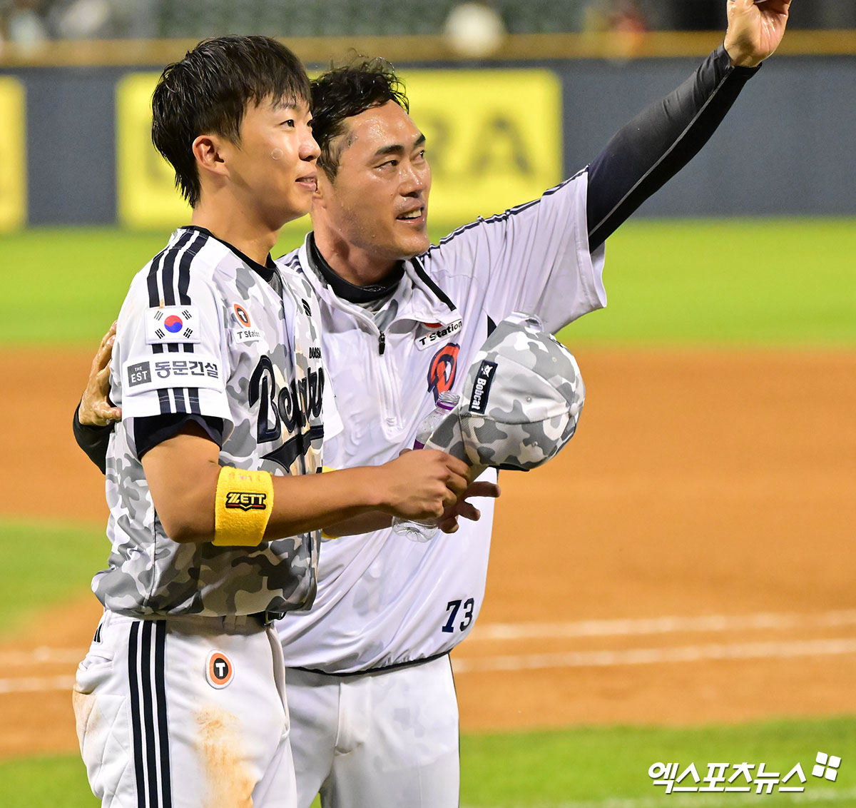 왼쪽부터 두산 베어스 김민석, 조성환 감독대행. 엑스포츠뉴스 잠실, 김한준 기자