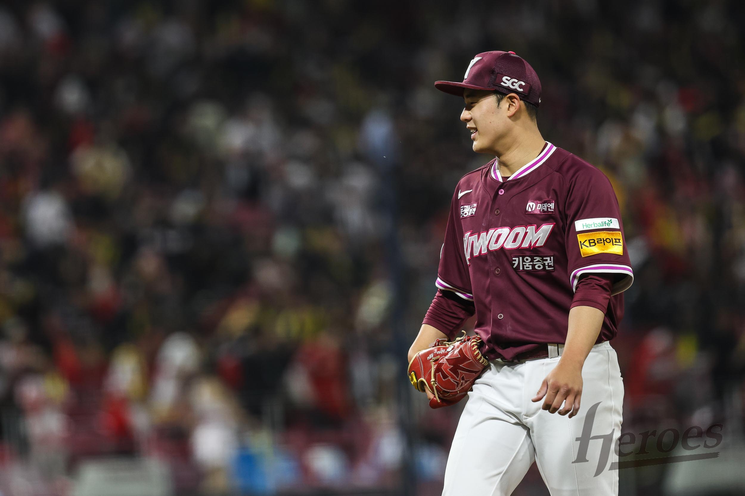 키움 히어로즈 신인 투수 정현우가 오는 6월 8일 LG 트윈스와의 고척스카이돔 홈 경기에 선발등판한다. 사진 키움 히어로즈