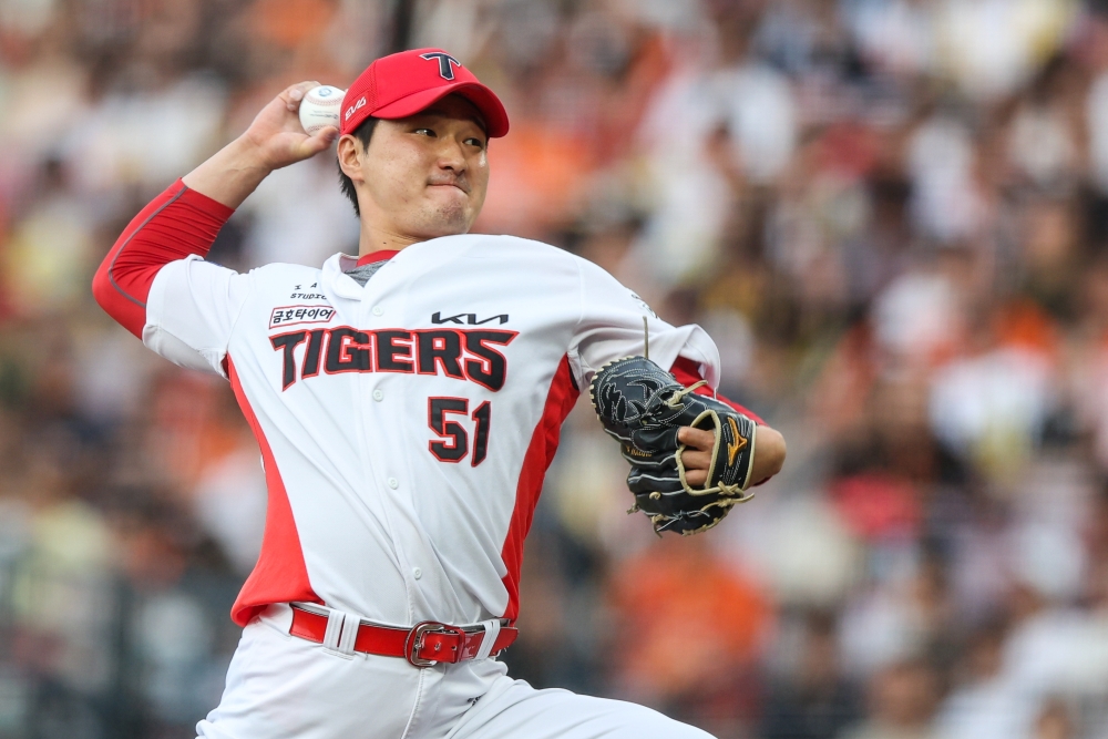 6일 오후 광주-KIA챔피언스필드에서 열린 '2025 신한 SOL Bank KBO리그' 한화 이글스와 KIA 타이거즈의 경기, 7회초 KIA 전상현이 공을 힘차게 던지고 있다. KIA 타이거즈