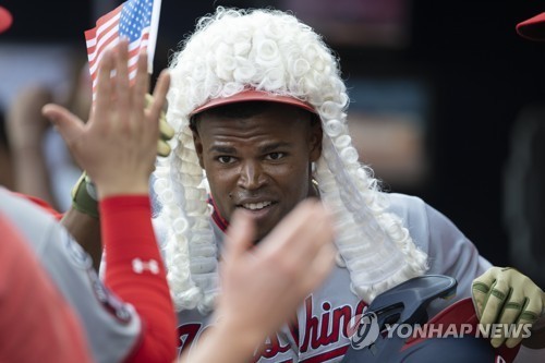 키움 히어로즈가 5일 단기 대체 외국인 선수로 미국 출신 우투우타 외야수 스톤 개랫을 영입했다. 기존 외인타자 루벤 카디네스는 지난달 31일 두산 베어스전에서 우측 팔꿈치 통증을 호소하면서 전력에서 이탈했다. 연합뉴스