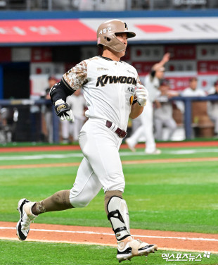 송성문 ‘더 도망가자’[포토]