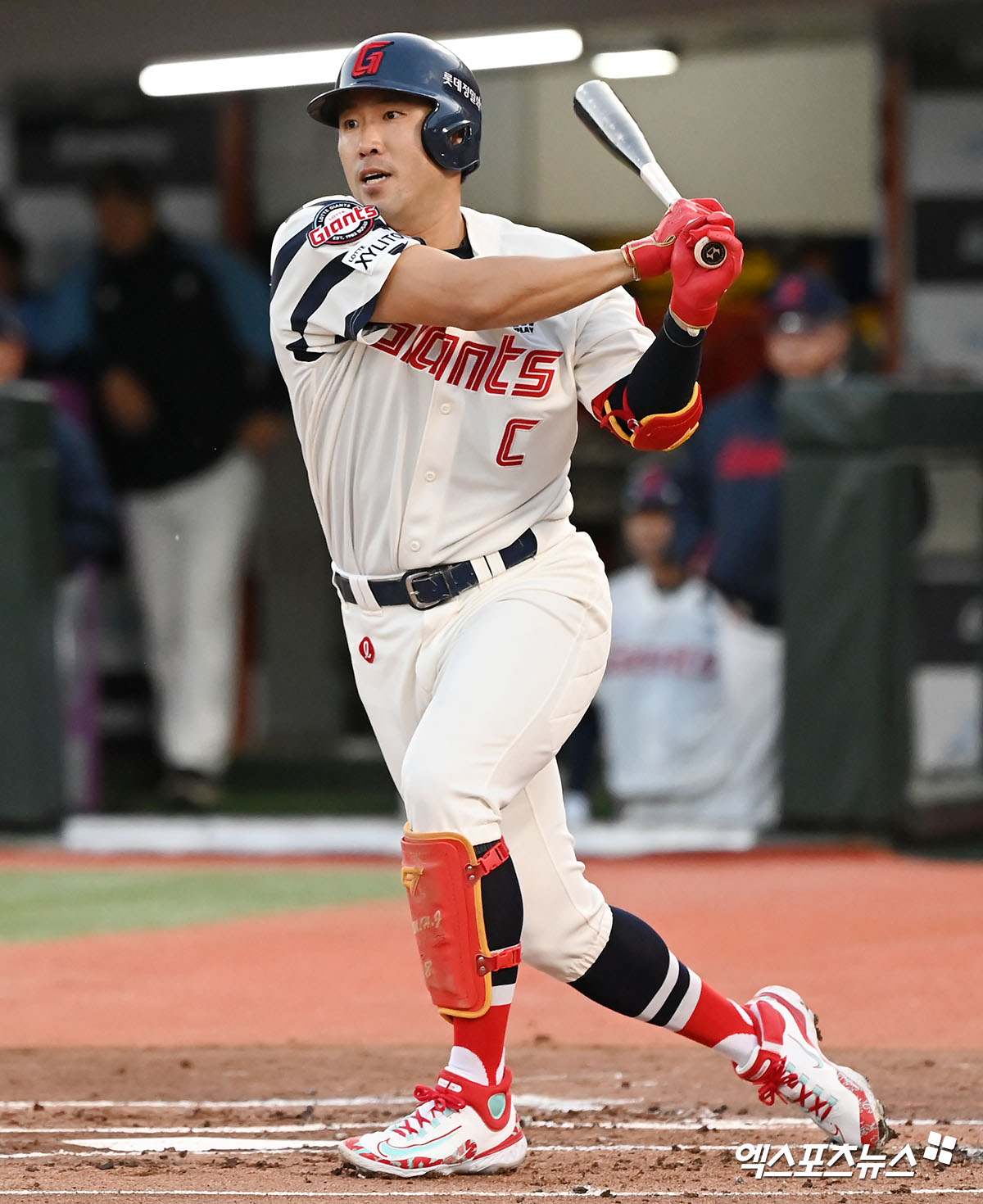 롯데 자이언츠 전준우가 정규시즌 경기에 출전해 타격하고 있다. 엑스포츠뉴스 DB
