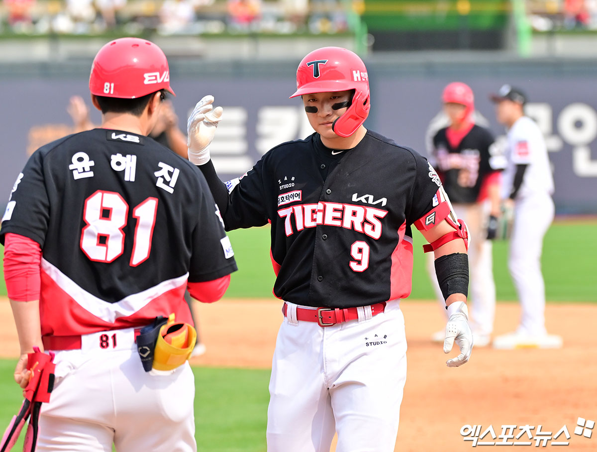 31일 오후 수원KT위즈파크에서 열린 '2025 신한 SOL Bank KBO리그' KIA 타이거즈와 KT 위즈의 경기, 5회초 1사 1루 KIA 윤도현이 좌전안타를 날리고 있다. 엑스포츠뉴스 DB