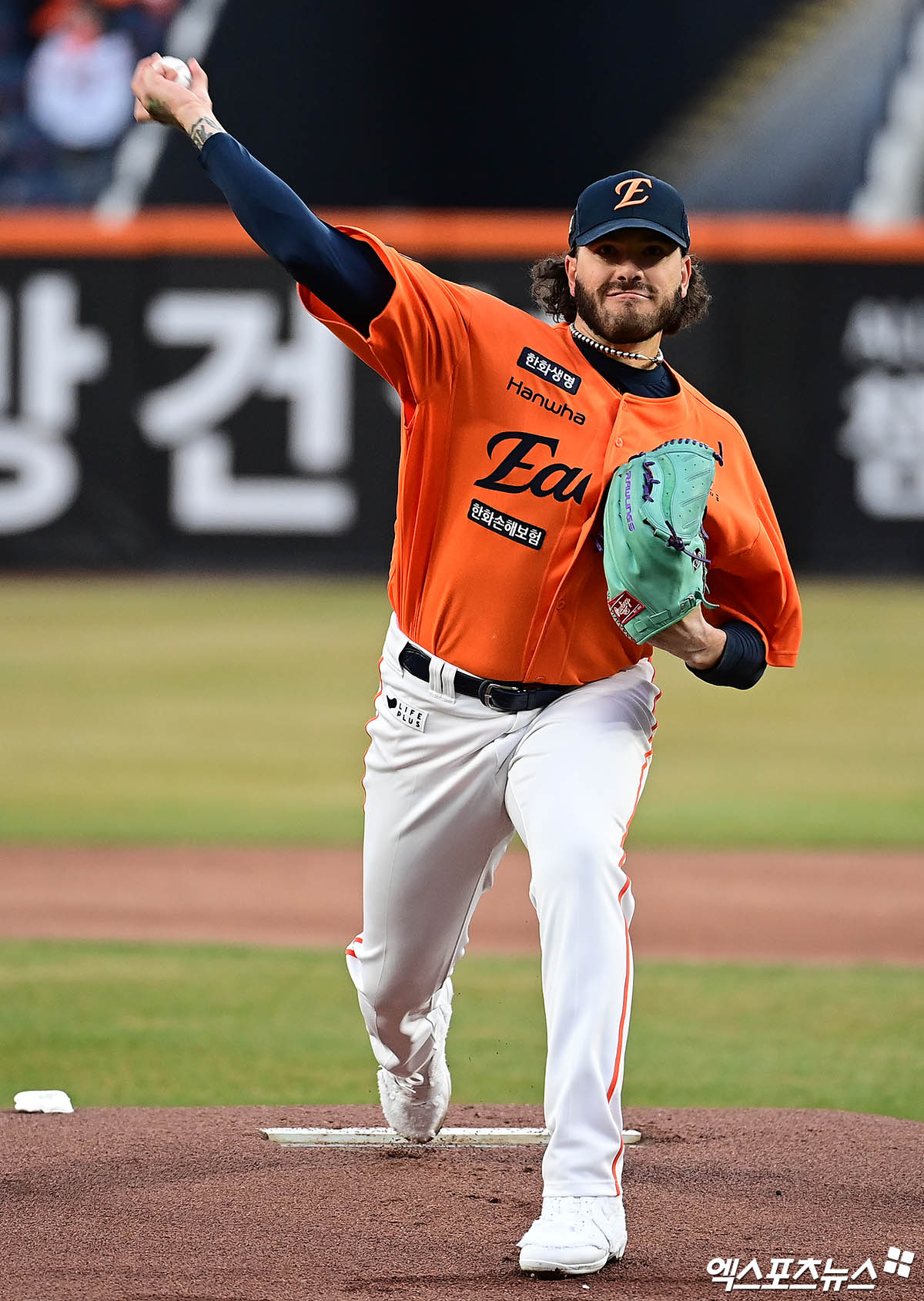 28일 오후 대전한화생명볼파크에서 열린 '2025 신한 SOL Bank KBO리그' 한화 이글스와 KIA 타이거즈의 경기, 1회초 한화 선발투수 폰세가 역투하고 있다. 엑스포츠뉴스 DB