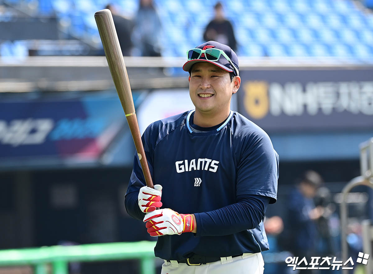 22일 오전 서울 송파구 잠실야구장에서 열리는 '2025 신한 SOL Bank KBO리그' 롯데 자이언츠와 LG 트윈스의 경기에 앞서 롯데 유강남이 훈련에 나서고 있다. 엑스포츠뉴스 DB