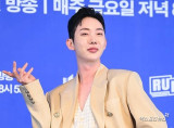 조권, 내 부케도 받아줘 요청까지…민 결혼식서 '부케 요정' 등극