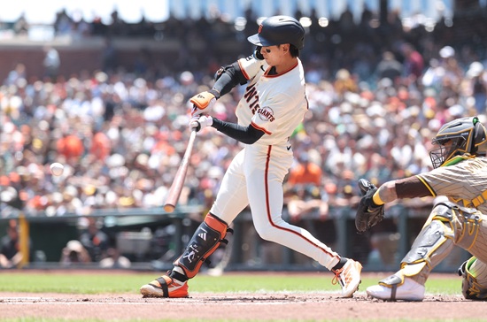 미국 메이저리그 샌프란시스코 자이언츠의 이정후가 9일 미국 캘리포니아주 샌프란시스코의 오라클파크에서 열린 2025 메이저리그 애틀랜타 브레이브스와 홈 경기에 결장, 휴식을 취했다. 사진 연합뉴스