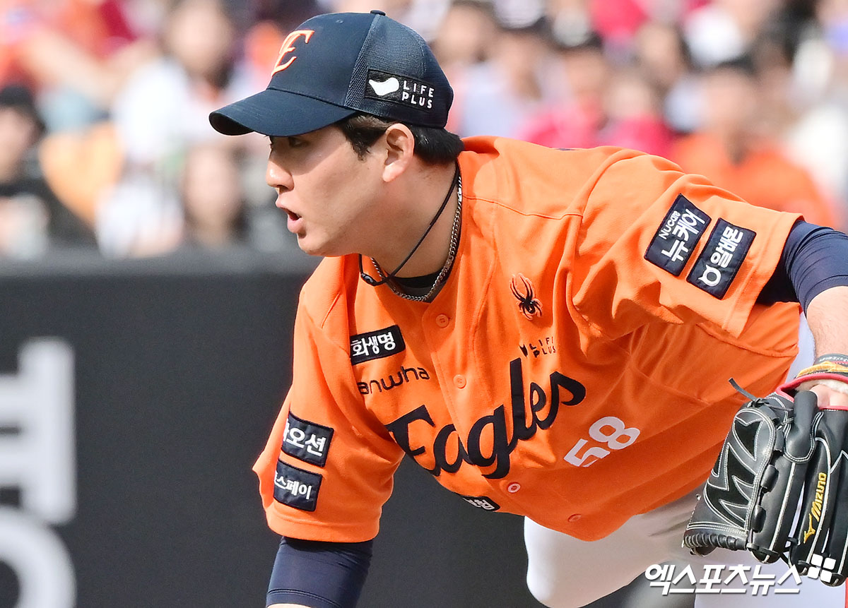 18일 오후 대전 한화생명 볼파크에서 열린 '2025 신한 SOL Bank KBO리그' SSG 랜더스와 한화 이글스의 경기, 7회초 한화 박상원이 공을 힘차게 던지고 있다. 엑스포츠뉴스 DB