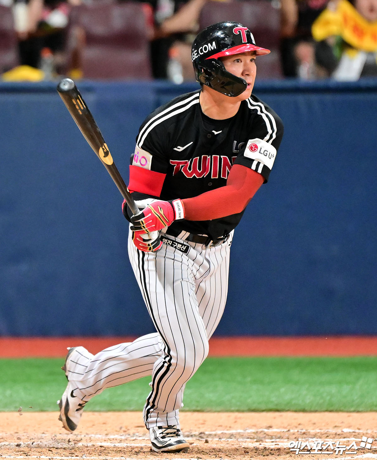 LG 트윈스 내야수 오지환이 9일 1군 엔트리에서 말소됐다. 타율 1할대 추락 위기에 직면한 오지환은 이천 2군으로 내려가 타격 재조정에 나선다. 엑스포츠뉴스 DB