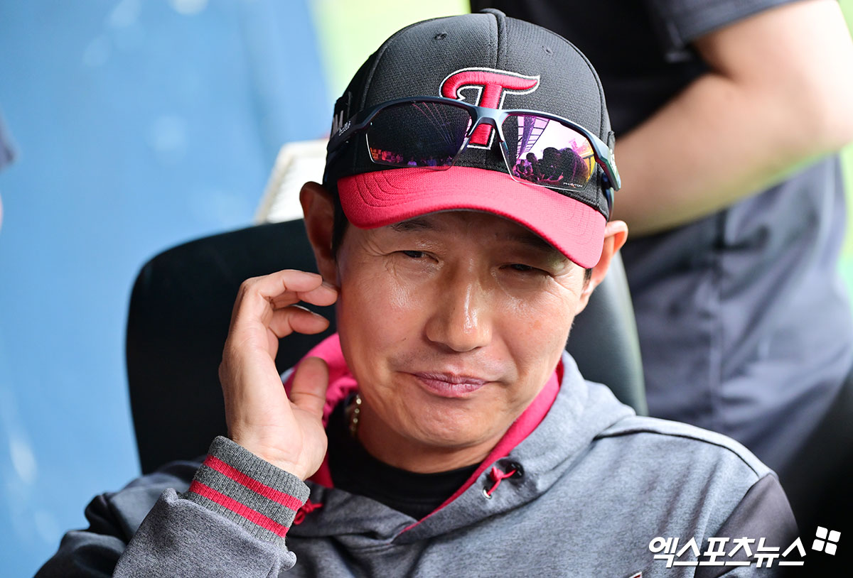 LG 트윈스 내야수 오지환이 9일 1군 엔트리에서 말소됐다. 타율 1할대 추락 위기에 직면한 오지환은 이천 2군으로 내려가 타격 재조정에 나선다. 엑스포츠뉴스 DB