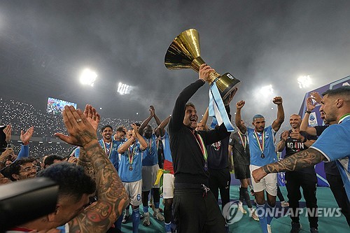 나폴리 지역지 '스파지오 나폴리'가 10일(한국시간) 나폴리와 PSG가 이강인 이적에 원칙적으로 개인 합의를 마쳤다고 보도했다. 연합뉴스