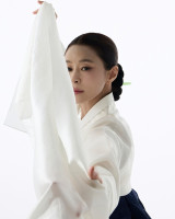 예지원, ‘건강 전도사’ 美친 한복 자태…한국적 아름다움 극대화 