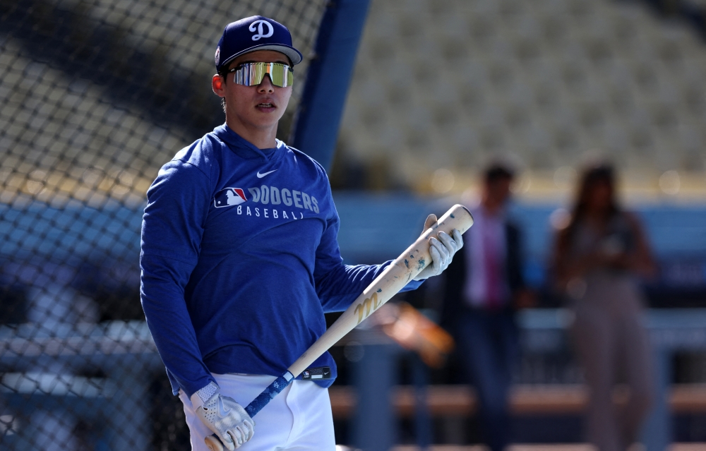 김혜성이 10일 미국 캘리포니아주 샌디에이고의 펫코파크에서 열린 2025 미국프로야구 메이저리그(MLB) 샌디에이고 파드리스와의 원정경기에 9번타자 겸 중견수로 선발 출전해 3타수 1안타 1타점을 기록했다. 세 번째 타석에서 2루타를 치면서 존재감을 알렸지만, 네 번째 타석에서 좌완 아드리안 모레혼이 나오자 대타 키케 에르난데스와 교체됐다. REUTERS 연합뉴스