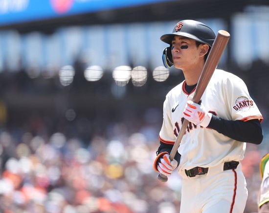 미국 메이저리그 샌프란시스코 자이언츠의 이정후가 11일(한국시간) 미국 콜로라도주 덴버 쿠어스 필드에서 열리는 2025 메이저리그 콜로라도 로키스와의 원정 경기에 1번타자 겸 중견수로 선발 출전한다. 사진 연합뉴스