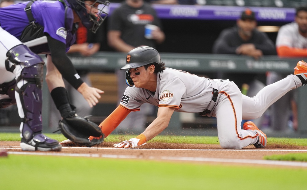 미국 메이저리그 샌프란시스코 자이언츠의 이정후가 11일(한국시간) 미국 콜로라도주 덴버 쿠어스 필드에서 열린 2025 메이저리그 콜로라도 로키스와의 원정 경기에 1번타자 겸 중견수로 선발 출전, 5타수 1안타 2득점을 기록했다. 사진 연합뉴스