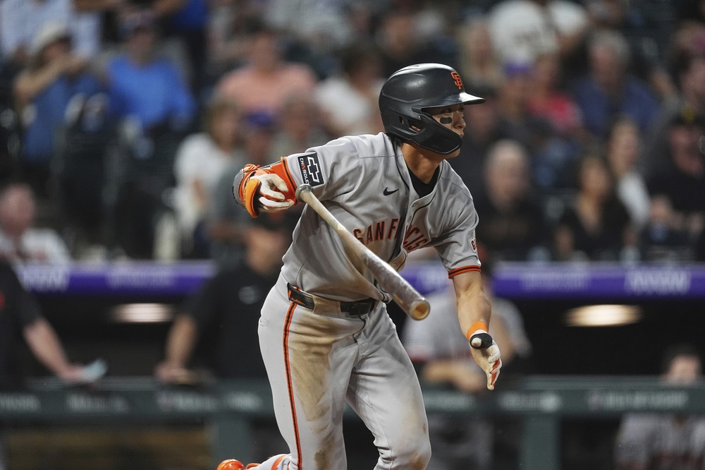 미국 메이저리그 샌프란시스코 자이언츠의 이정후가 11일(한국시간) 미국 콜로라도주 덴버 쿠어스 필드에서 열린 2025 메이저리그 콜로라도 로키스와의 원정 경기에 1번타자 겸 중견수로 선발 출전, 5타수 1안타 2득점을 기록했다. 사진 연합뉴스