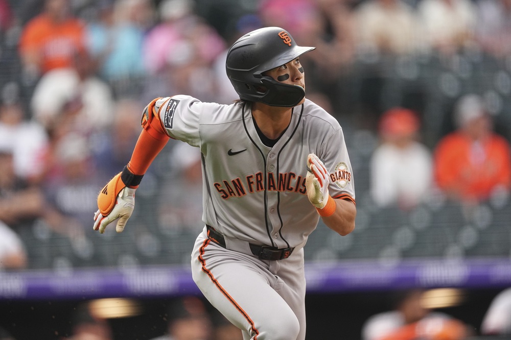 미국 메이저리그 샌프란시스코 자이언츠의 이정후가 11일(한국시간) 미국 콜로라도주 덴버 쿠어스 필드에서 열린 2025 메이저리그 콜로라도 로키스와의 원정 경기에 1번타자 겸 중견수로 선발 출전, 5타수 1안타 2득점을 기록했다. 사진 연합뉴스