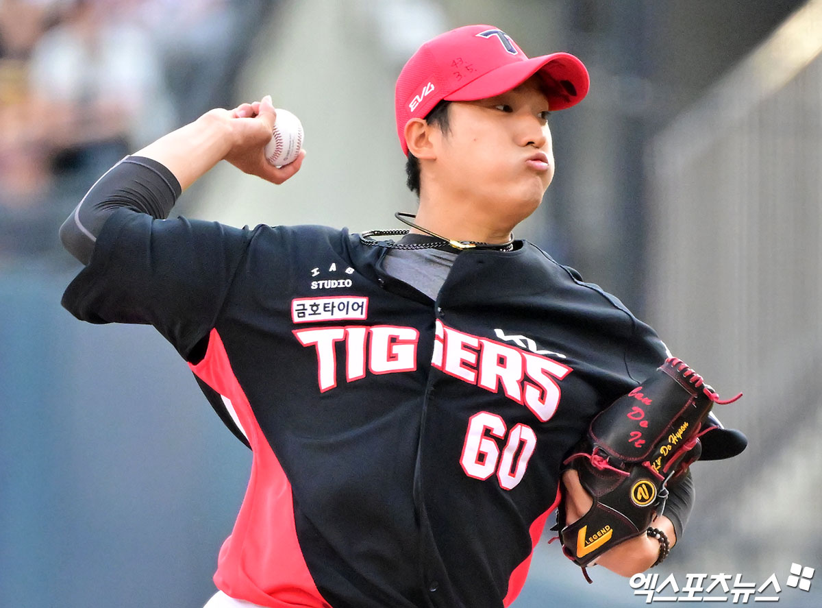 KIA 타이거즈 선발투수 김도현이 올해 정규시즌 경기에 선발 등판해 역투하고 있다. 엑스포츠뉴스 DB