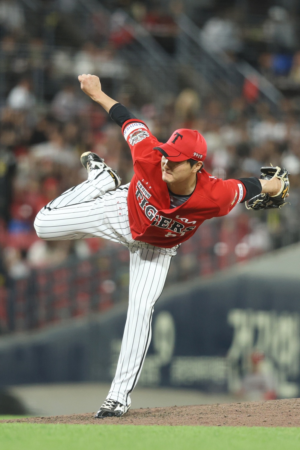 KIA 타이거즈 구원투수 전상현이 11일 광주 삼성 라이온즈전에 구원 등판해 역투하고 있다. KIA 타이거즈