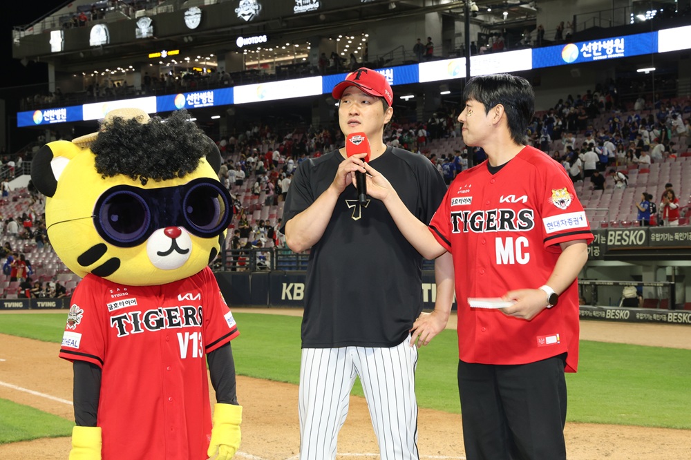 KIA 타이거즈 구원투수 전상현이 11일 광주 삼성 라이온즈전에 구원 등판해 활약 후 수훈 인터뷰에 임하고 있다. KIA 타이거즈