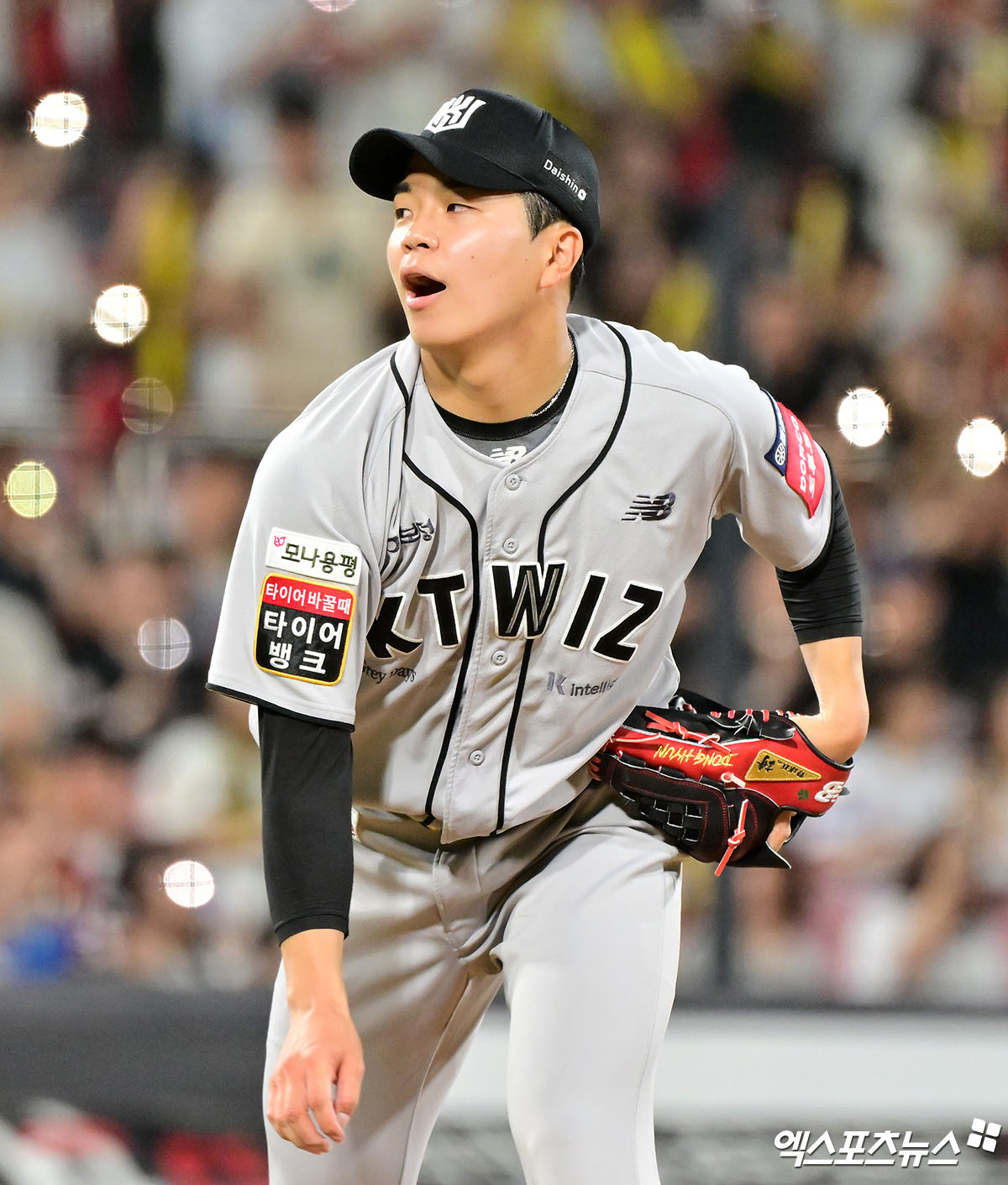 21일 오후 수원KT위즈파크에서 열린 '2025 신한 SOL Bank KBO리그' KIA 타이거즈와 KT 위즈의 경기, 8회초 KT 손동현이 공을 힘차게 던지고 있다. 엑스포츠뉴스 DB