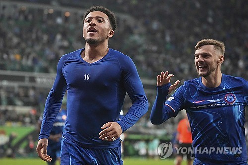 영국 매체 '더선'이 12일(한국시간) 프리미어리그 세 팀이 제이든 산초 영입을 두고 경쟁하고 있다고 보도했다. 산초는 지난 2024-2025시즌 첼시 임대를 마치고 맨체스터 유나이티드로 복귀한 상태다. 연합뉴스