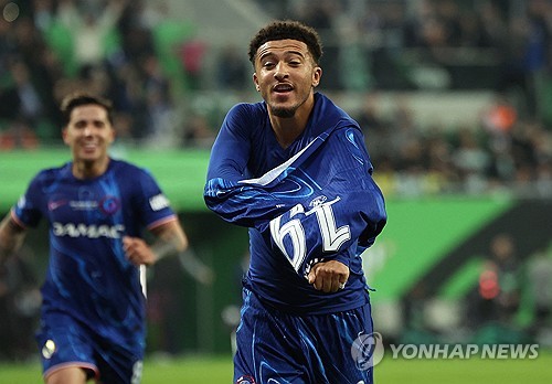 영국 매체 '더선'이 12일(한국시간) 프리미어리그 세 팀이 제이든 산초 영입을 두고 경쟁하고 있다고 보도했다. 산초는 지난 2024-2025시즌 첼시 임대를 마치고 맨체스터 유나이티드로 복귀한 상태다. 연합뉴스