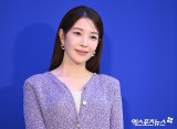 '보아 모욕' 용의자, CCTV 공개…단발머리女 낙서 뒷모습 '포착' [엑's 이슈]