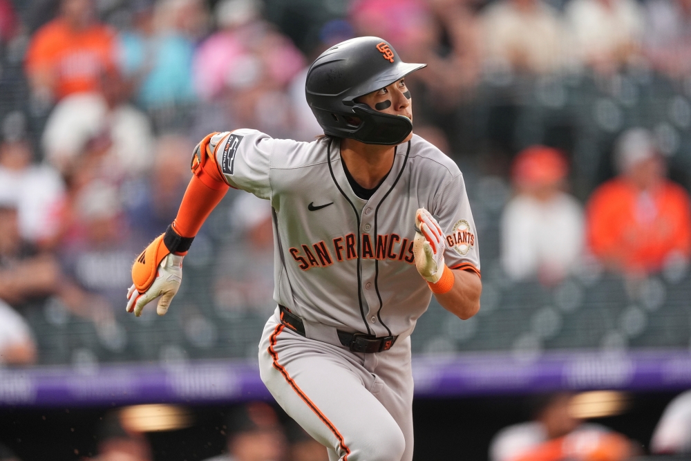 샌프란시스코 자이언츠 외야수 이정후가 13일 미국 콜로라도주 덴버의 쿠어스필드에서 열린 2025 미국프로야구 메이저리그(MLB) 콜로라도 로키스와의 원정경기에 선발 출전해 4타수 1안타 1볼넷 1득점을 기록했다. 이정후의 시즌 타율은 0.275로 전날과 비교했을 때 변화가 없다. AP 연합뉴스