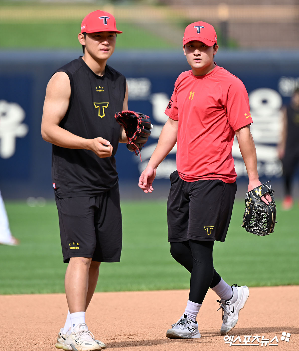 23일 오후 광주기아챔피언스필드에서 열리는 '2024 신한 SOL Bank KBO리그' 삼성 라이온즈와 KIA 타이거즈의 경기, KIA 김도영과 윤도현이 훈련에 임하고 있다. 엑스포츠뉴스 DB