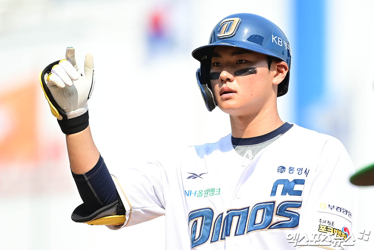 31일 오후 경상남도 창원NC파크에서 열린 '2025 신한 SOL Bank KBO리그' 한화 이글스와 NC 다이노스의 경기, 5회말 NC 선두타자 김주원이 안타를 때려내고 있다. 엑스포츠뉴스 DB