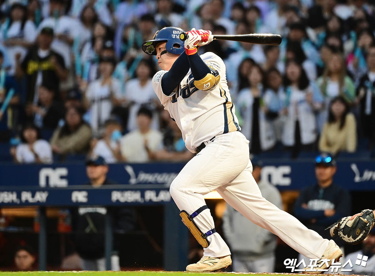 30일 오후 경상남도 창원NC파크에서 열린 '2025 신한 SOL Bank KBO리그' 한화 이글스와 NC 다이노스의 경기, 3회초 NC 권희동이 타격하고 있다. 엑스포츠뉴스 DB