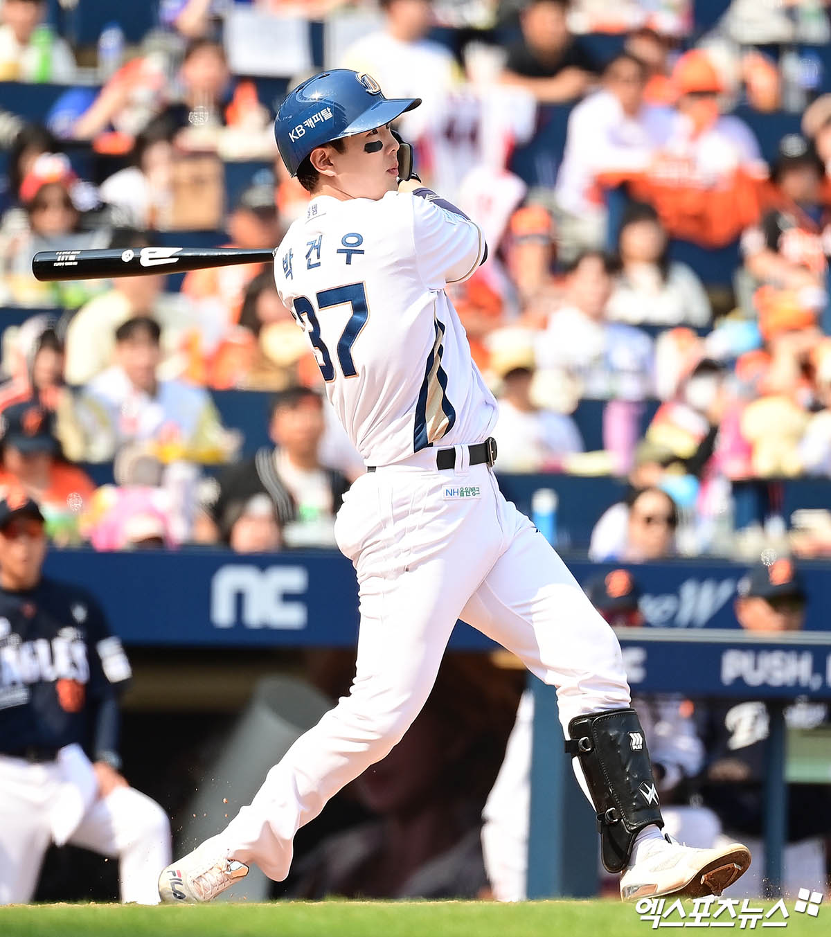 31일 오후 경상남도 창원NC파크에서 열린 '2025 신한 SOL Bank KBO리그' 한화 이글스와 NC 다이노스의 경기, 5회말 2사 NC 박건우가 안타를 때려내고 있다. 엑스포츠뉴스 DB