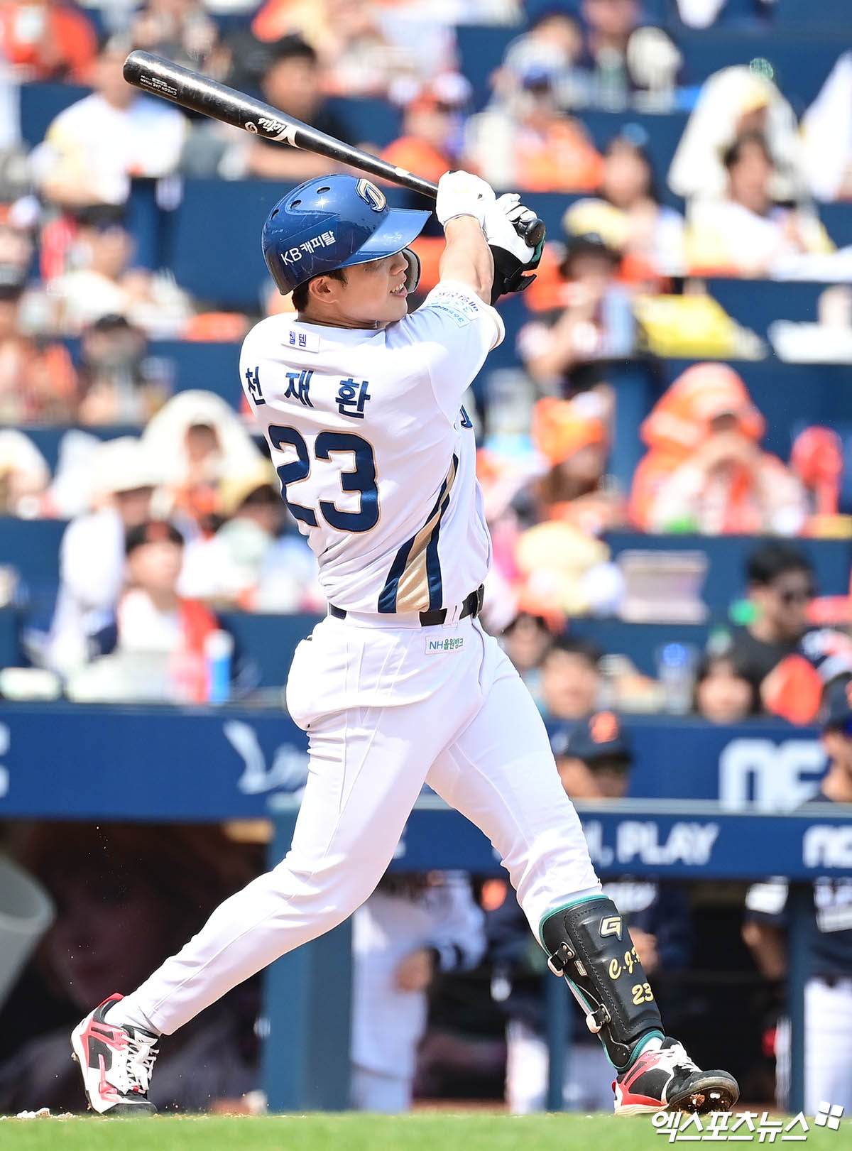31일 오후 경상남도 창원NC파크에서 열린 '2025 신한 SOL Bank KBO리그' 한화 이글스와 NC 다이노스의 경기, 2회말 1사 3루 NC 천재환이 1타점 적시타를 때려내고 있다. 엑스포츠뉴스 DB