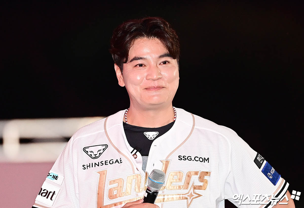 추신수 SSG 랜더스 구단주 보좌역이 14일 인천 SSG랜더스필드에서 열린 2025 신한 SOL Bank KBO리그 롯데 자이언츠와 경기 종료 후 공식 은퇴식을 진행하고 선수로서의 행보에 공식적으로 마침표를 찍었다. 사진 박지영 기자