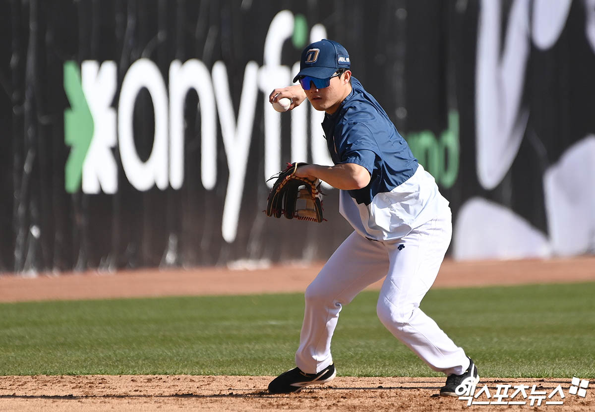 15일 오전 경상남도 창원NC파크에서 진행된 NC 다이노스 마무리 훈련(CAMP 1)에 참석한 NC 최정원이 수비 훈련을 하고 있다. 엑스포츠뉴스 DB